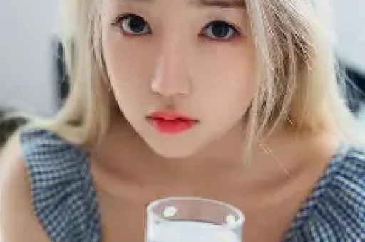 陪玩陪睡算啥？继人体盛宴、舔手指后艺人再曝阴暗面 秦岚被牵